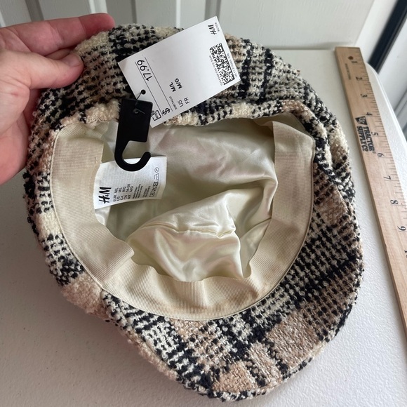 H&M nwt tan black plaid knit cabby hat - Picture 3 of 5